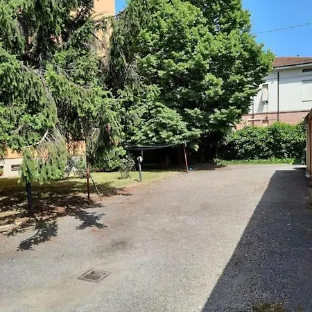 Vicino Ospedale Con Self Check-in Parma