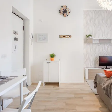 Vicino Ospedale Con Self Check-in 아파트